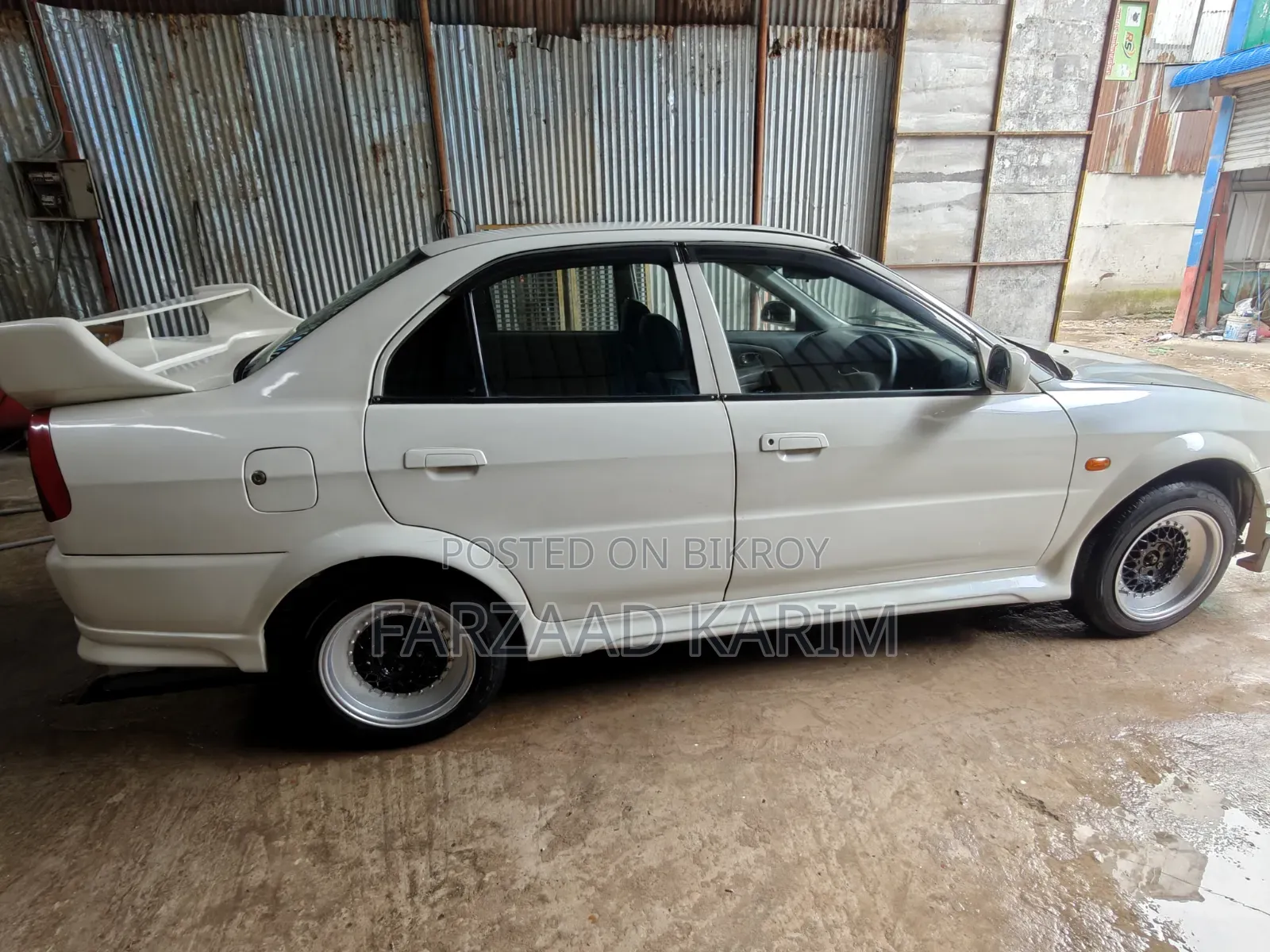Mitsubishi Lancer 1999 White