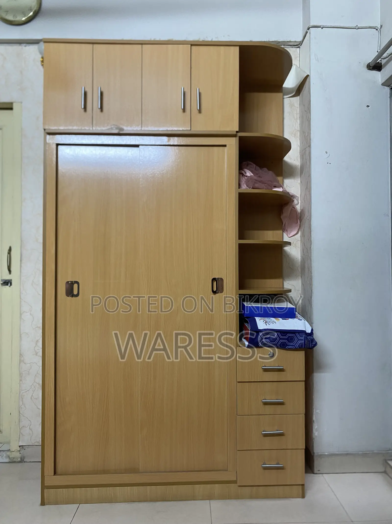 Wall Almirah