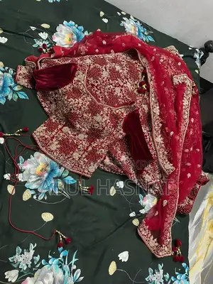 যুক্তরাজ্য থেকে কেনা সম্পূর্ণ ব্রাইডাল/পার্টি ড্রেস বিক্রয়ের জন্য