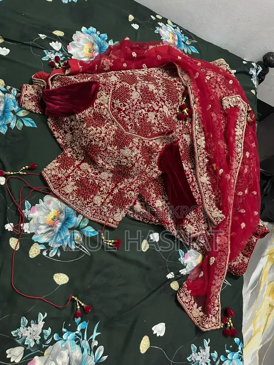 যুক্তরাজ্য থেকে কেনা সম্পূর্ণ ব্রাইডাল/পার্টি ড্রেস বিক্রয়ের জন্য