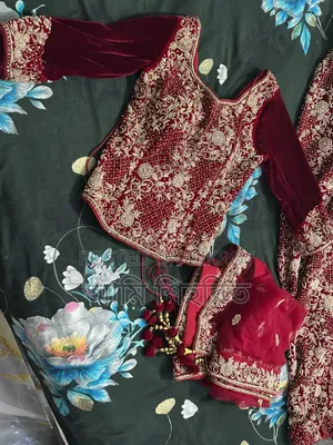 ইউকে থেকে কেনা সম্পূর্ণ ব্রাইডাল/পার্টি ড্রেস বিক্রয়ের জন্য