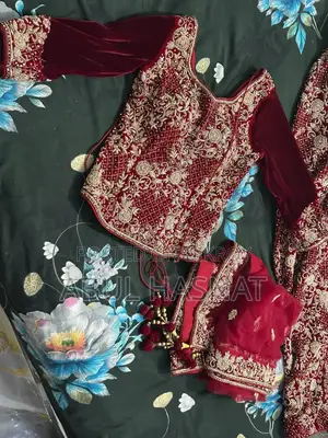 যুক্তরাজ্য থেকে কেনা সম্পূর্ণ ব্রাইডাল/পার্টি ড্রেস বিক্রয়ের জন্য