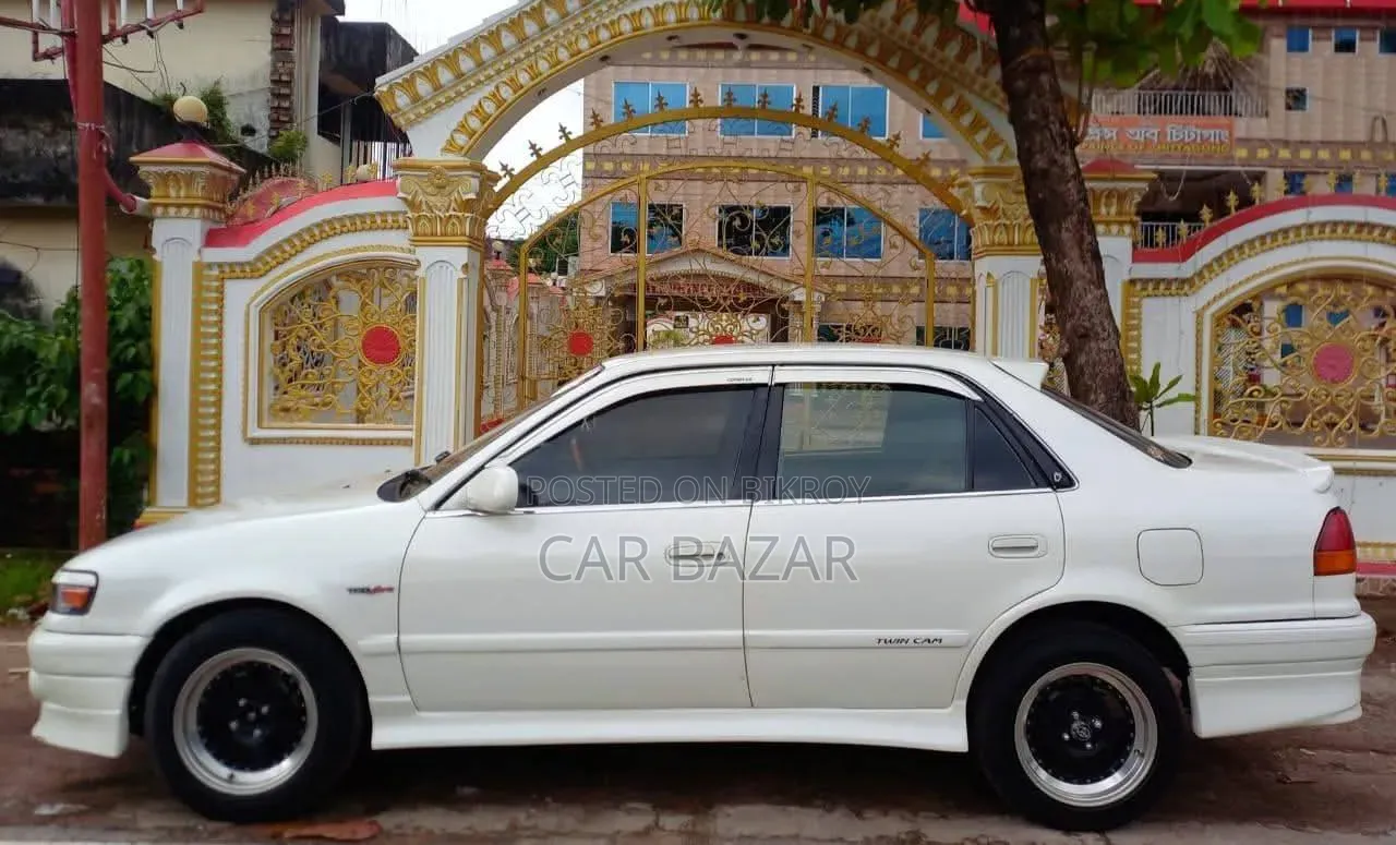 Toyota Corolla Sedan 1997 Off white