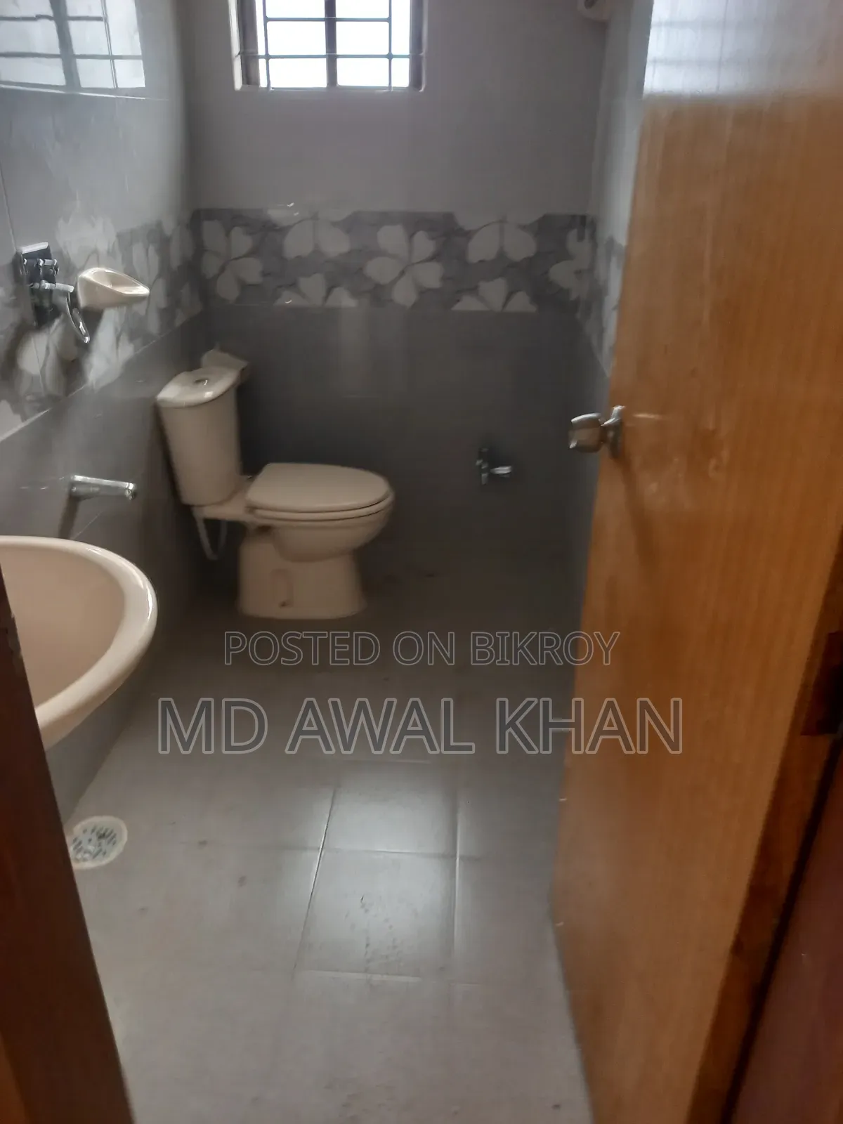 Furnished 3 Bedroom Apartment in Lalmatia, Mohammadpur for sale