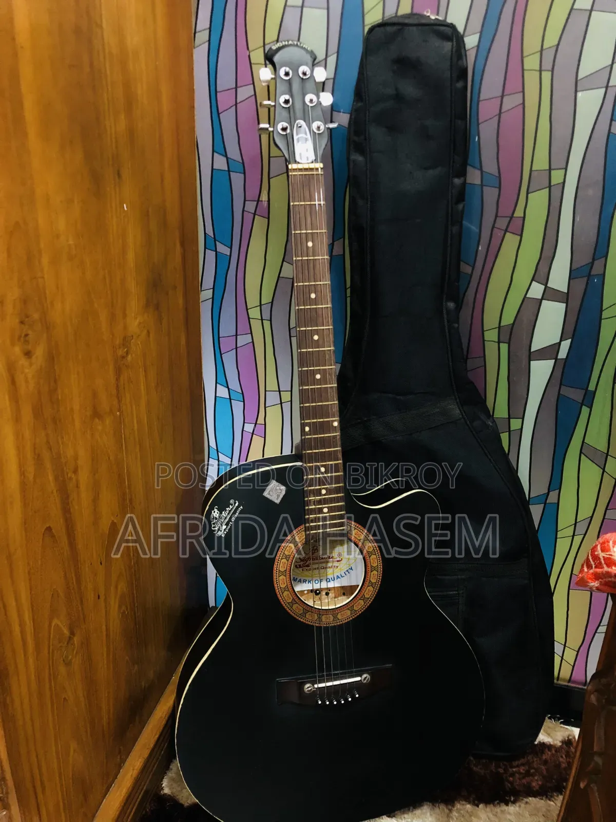 সিগনেচার অ্যাকোস্টিক গিটার
