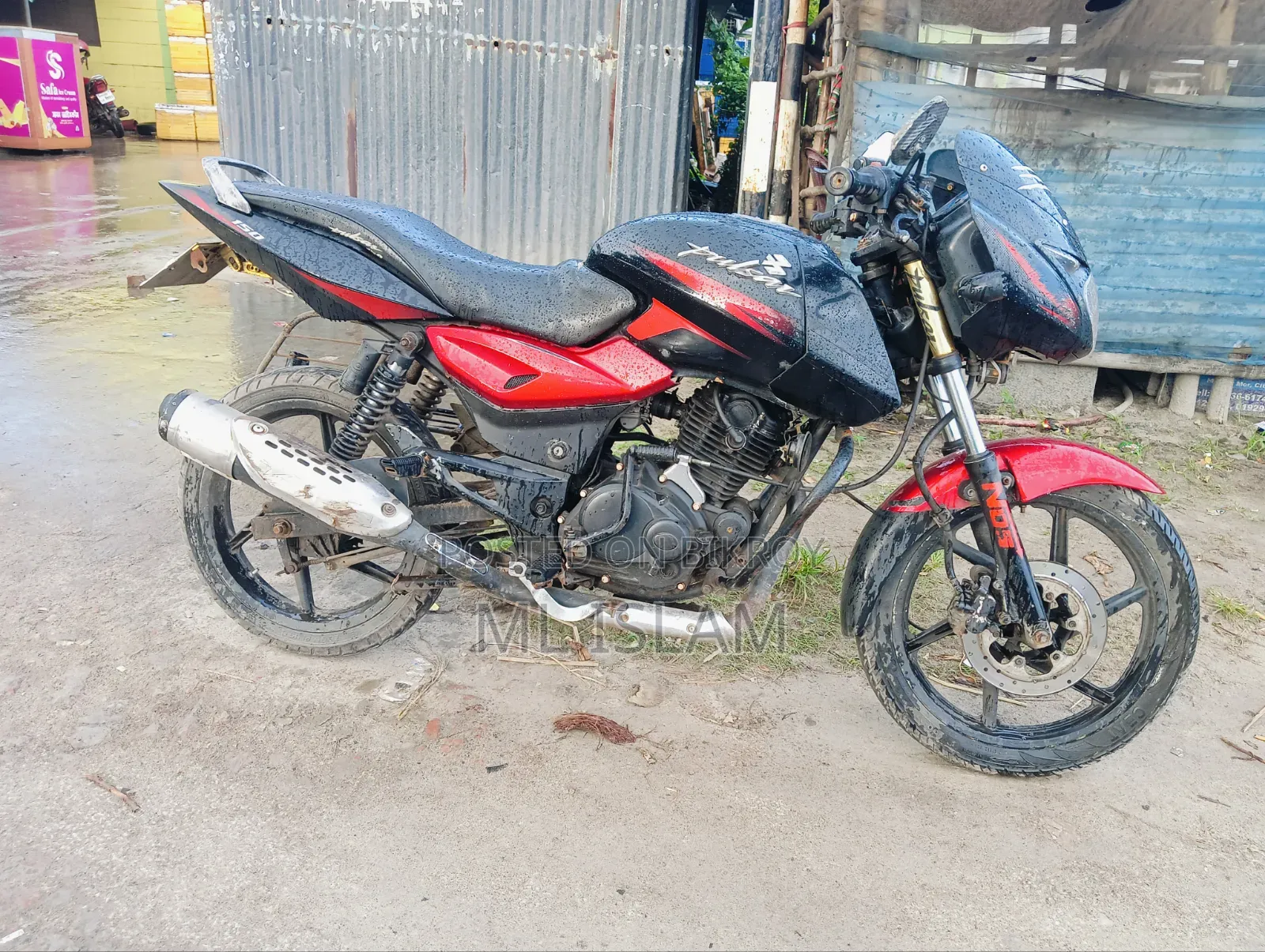 বাজাজ পালসার ১৫০ ২০১০ লাল