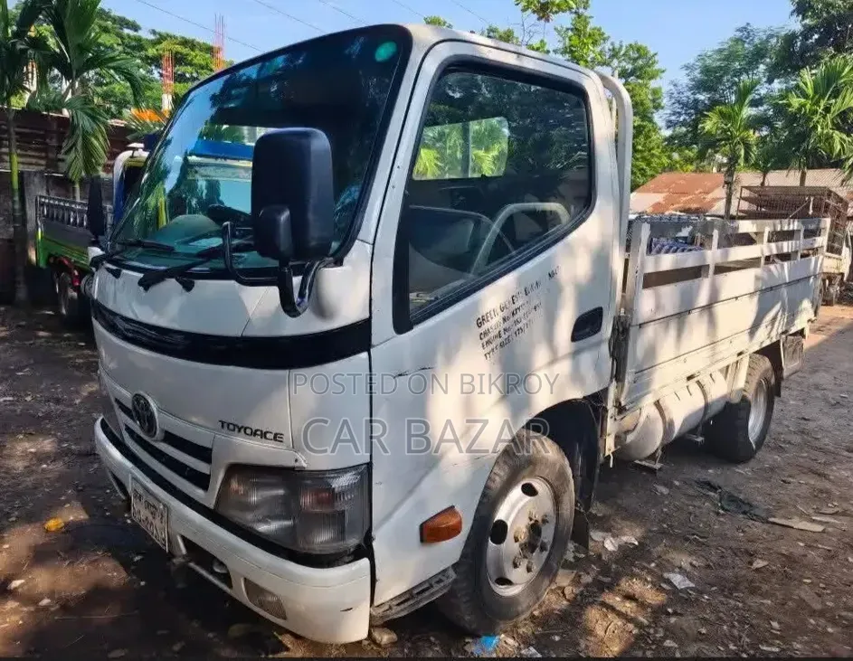 Toyota Dyna Pickup 2013