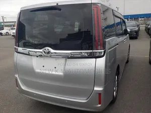 Toyota Noah 2021 Silver