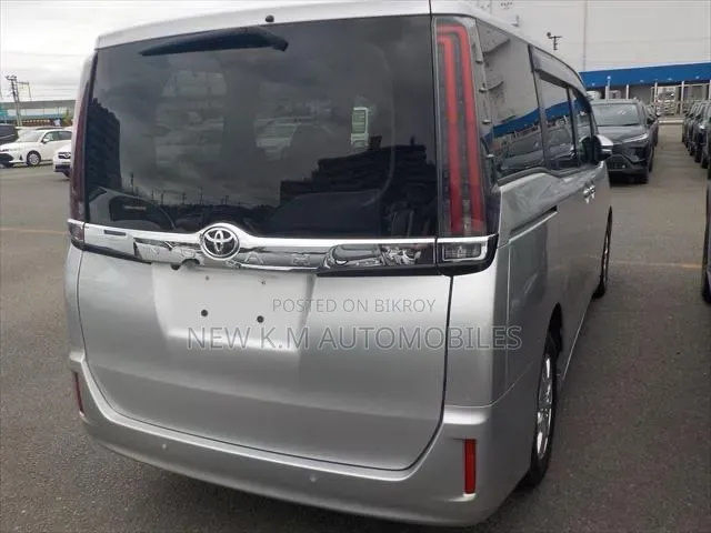 Toyota Noah 2021 Silver