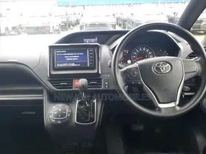 Toyota Noah 2021 Silver