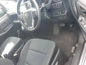 Toyota Noah 2021 Silver