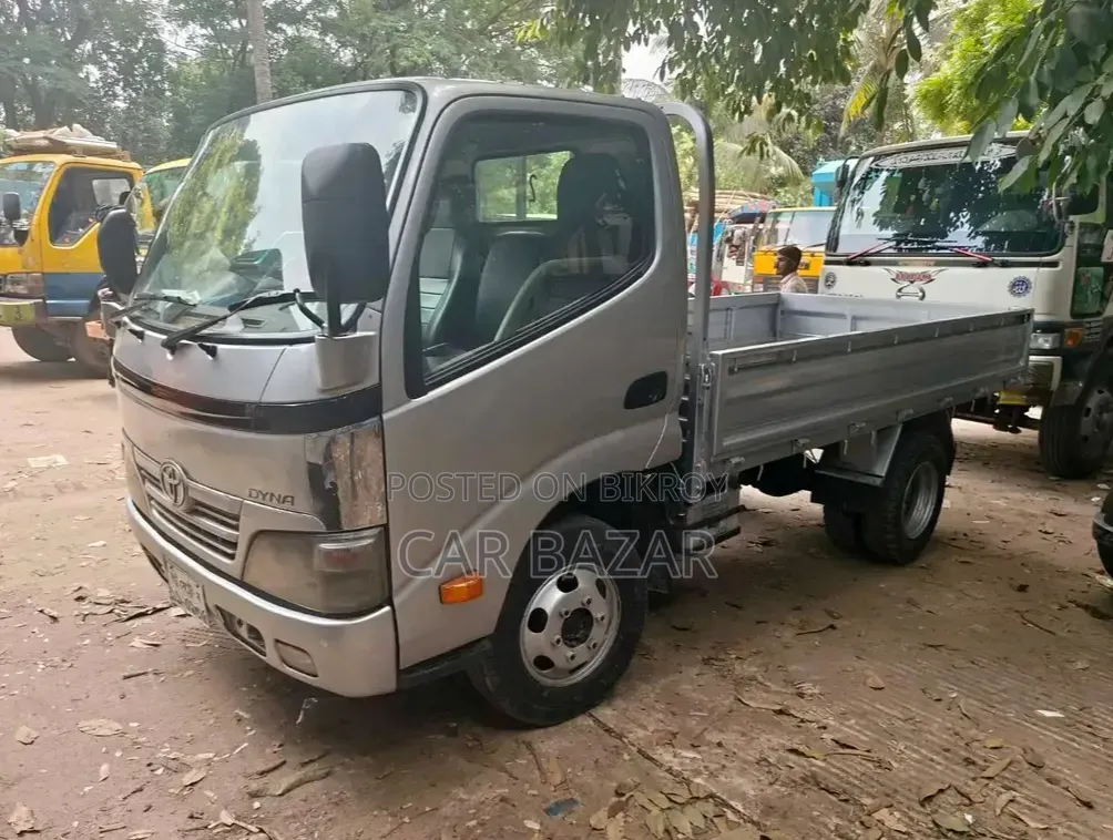 টয়োটা ডায়না পিকআপ ২০০৫