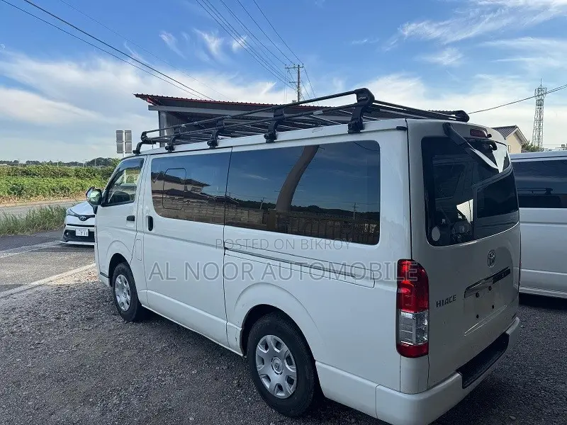 Toyota HiAce 2021 White