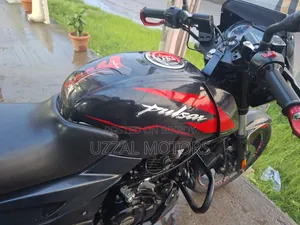 বাজাজ পালসার ১৫০ ২০২২ ব্ল্যাক