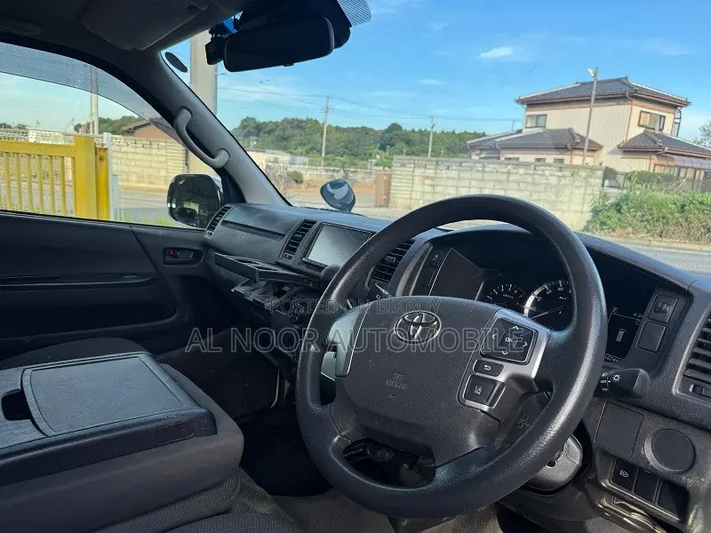 Toyota HiAce 2021 White