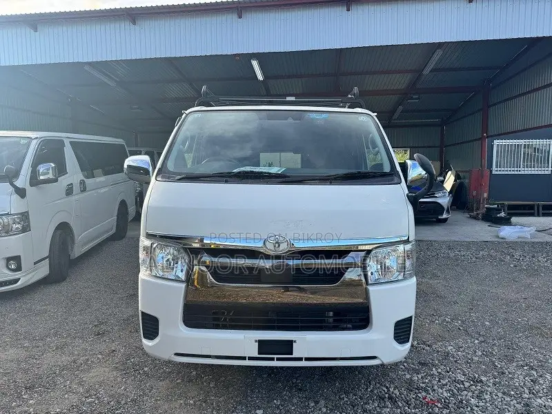 Toyota HiAce 2021 White