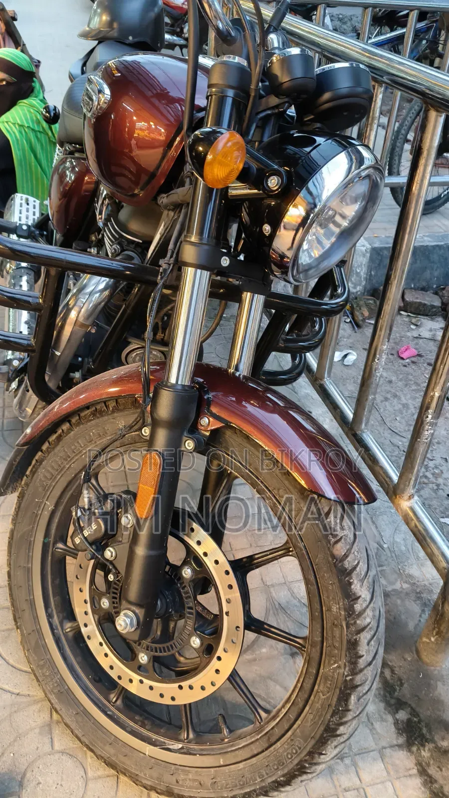 রয়েল এনফিল্ড মিটিওর ৩৫০ ২০২৫ রেড