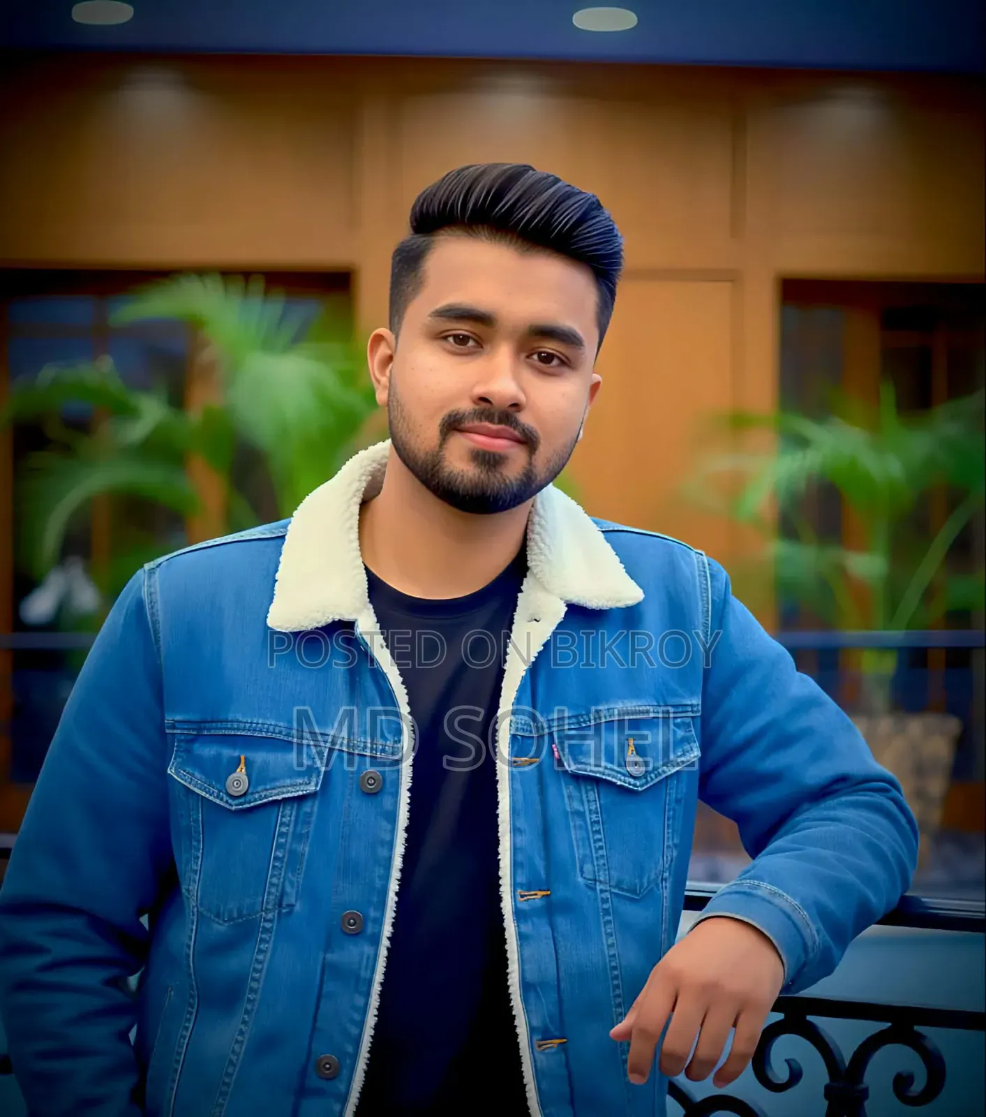 শোরুম ম্যানেজার