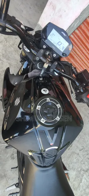 সুজুকি জিক্সার ২০২৫ কালো