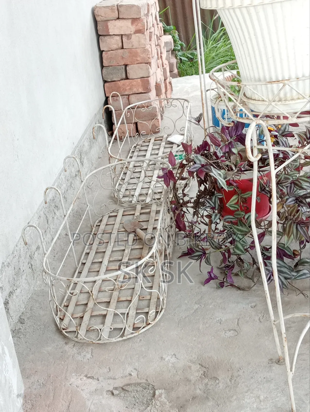 13 pcs plant stands for sale, along with many free plants, soil, and pots