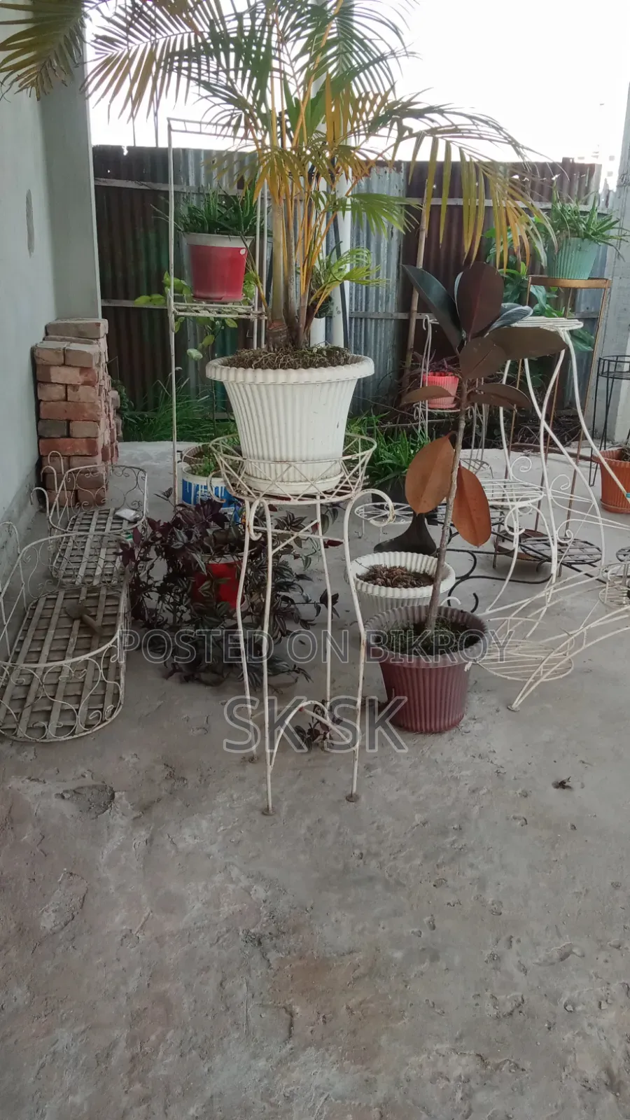 13 pcs plant stands for sale, along with many free plants, soil, and pots
