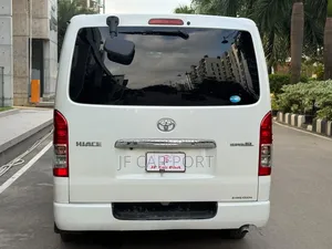 Toyota HiAce 2019 White