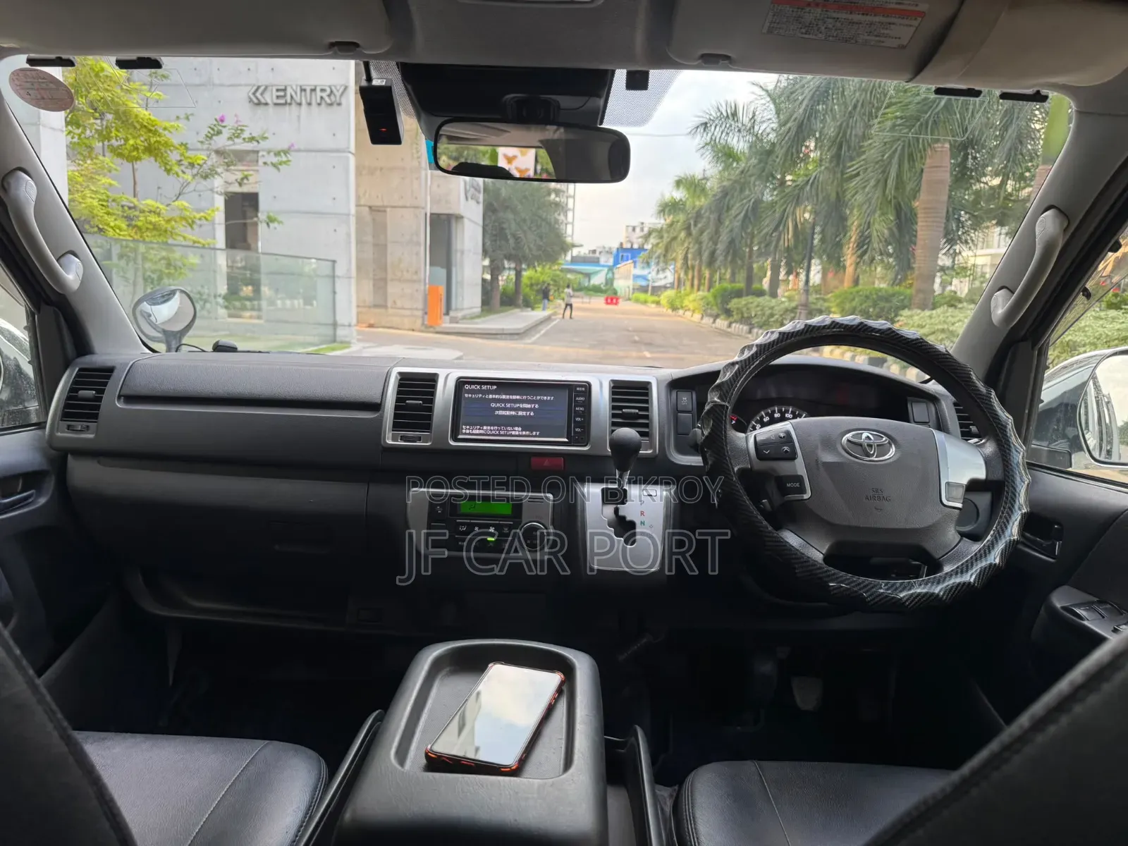 Toyota HiAce 2019 White