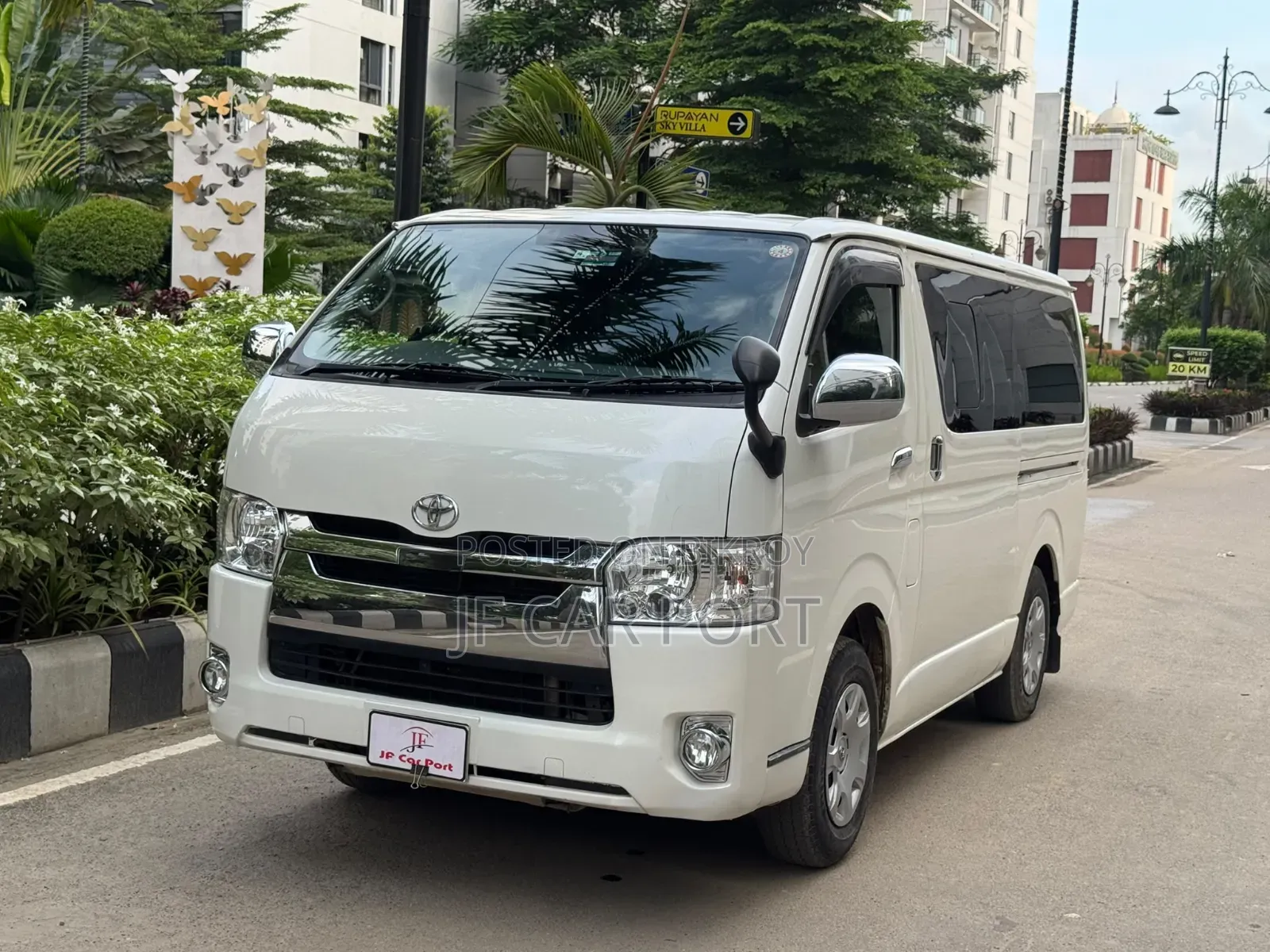 Toyota HiAce 2019 White