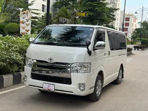 Toyota HiAce 2019 White