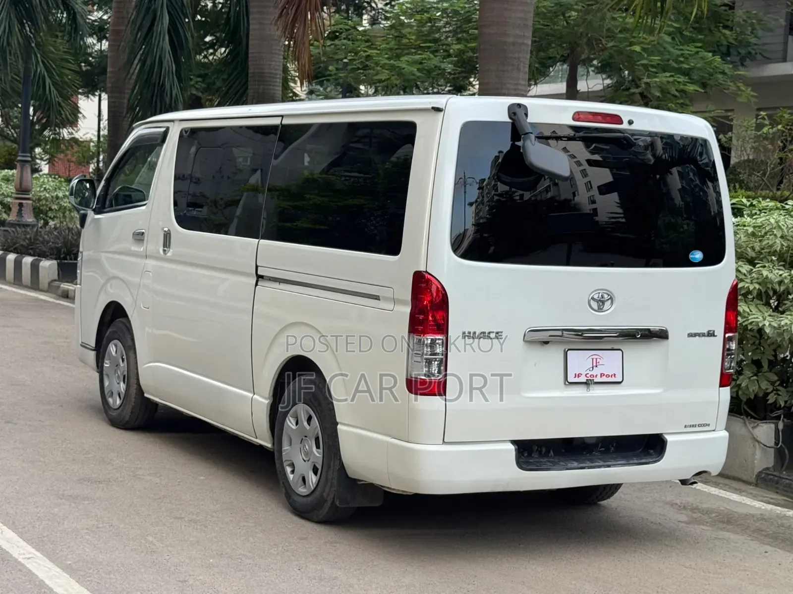 Toyota HiAce 2019 White