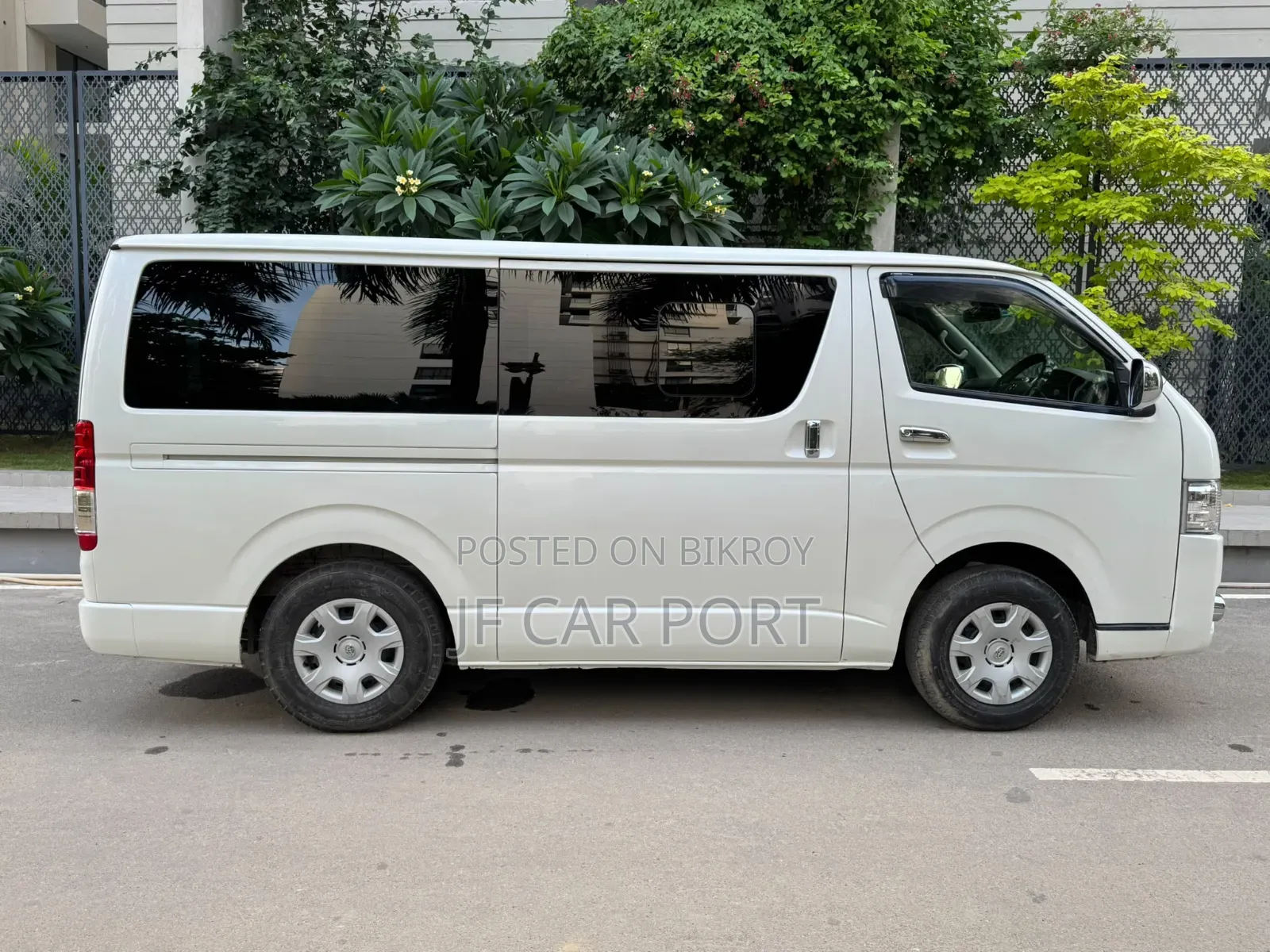Toyota HiAce 2019 White