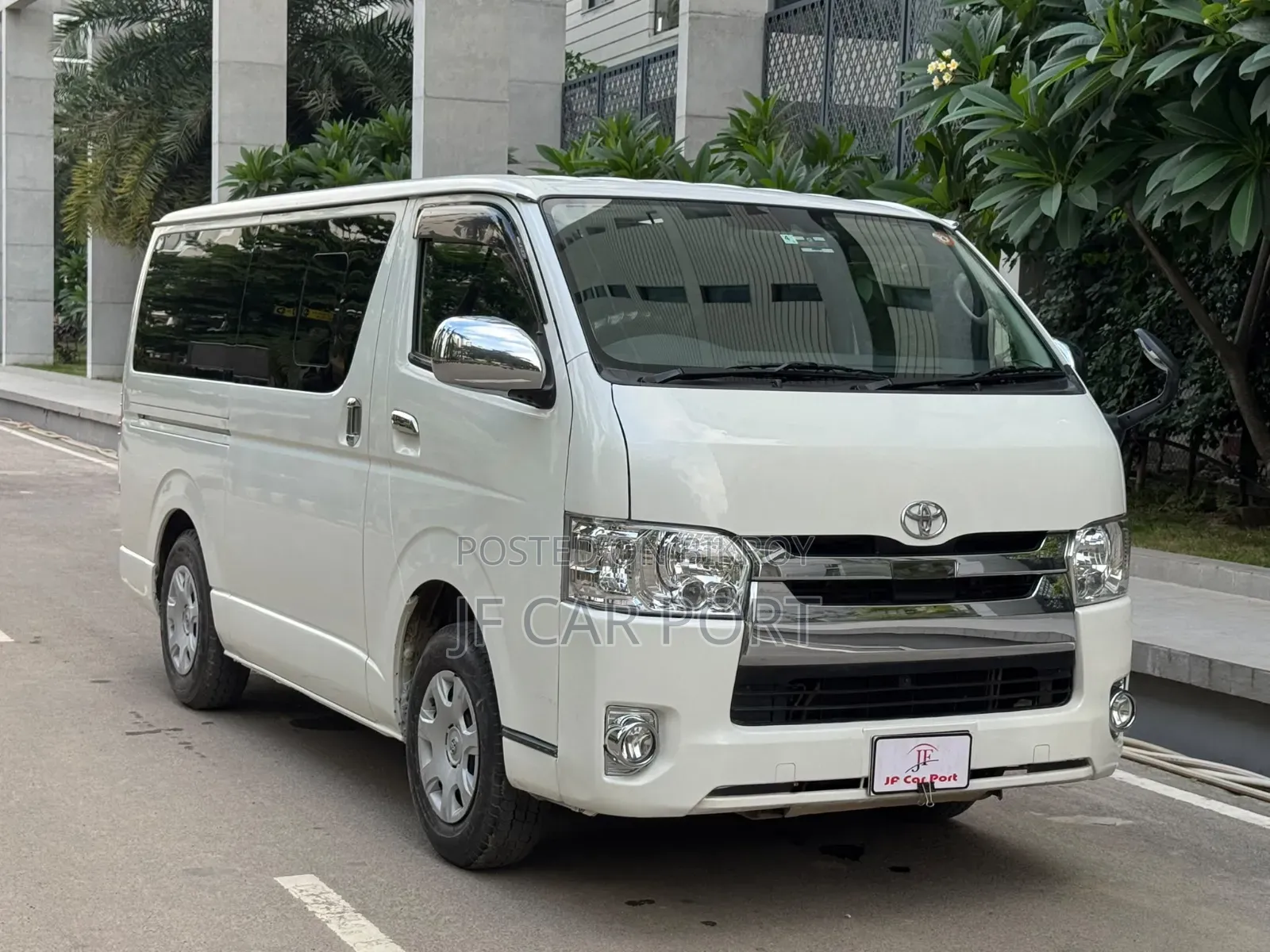 Toyota HiAce 2019 White