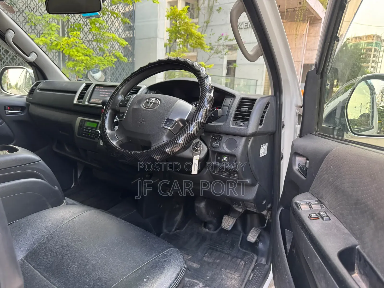 Toyota HiAce 2019 White