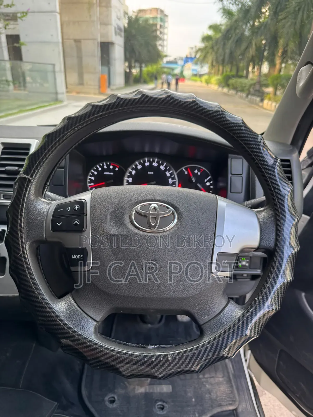Toyota HiAce 2019 White
