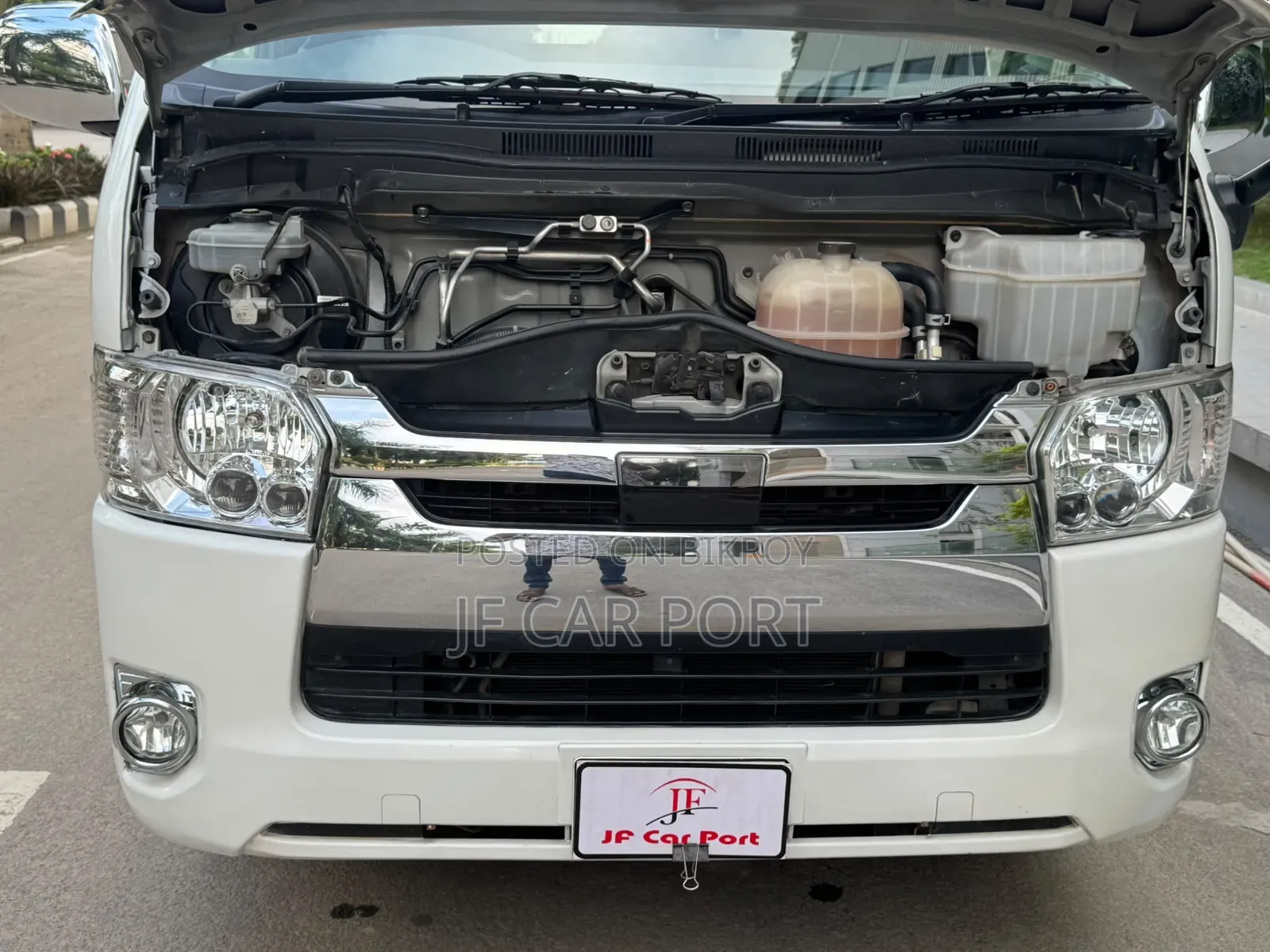 Toyota HiAce 2019 White