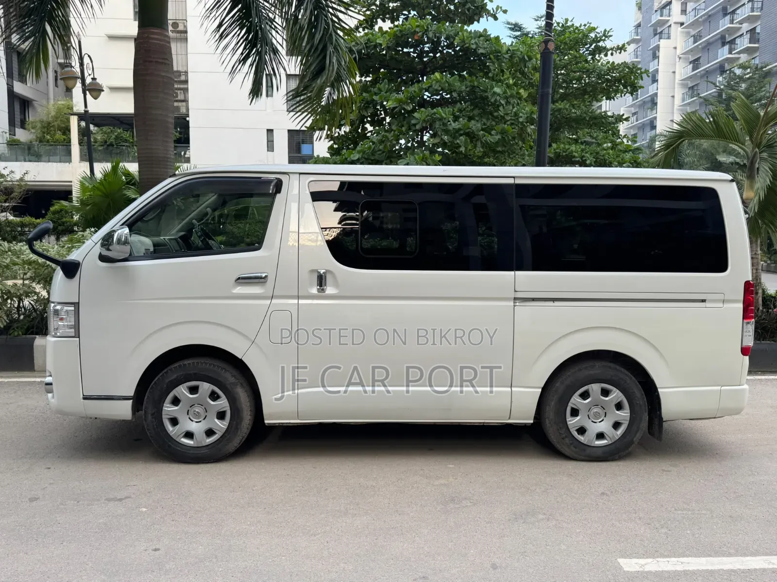 Toyota HiAce 2019 White