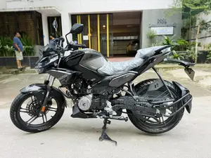 হিরো এক্সট্রিম ১২৫আর ২০২৬ ব্ল্যাক
