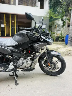 হিরো এক্সট্রিম ১২৫আর ২০২৬ ব্ল্যাক