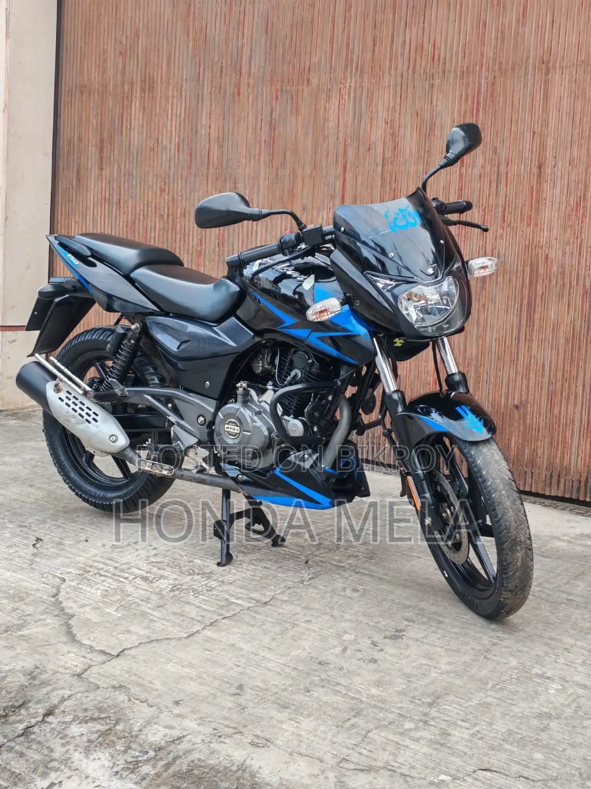 বাজাজ পালসার ১৫০ ২০২১ ব্ল্যাক
