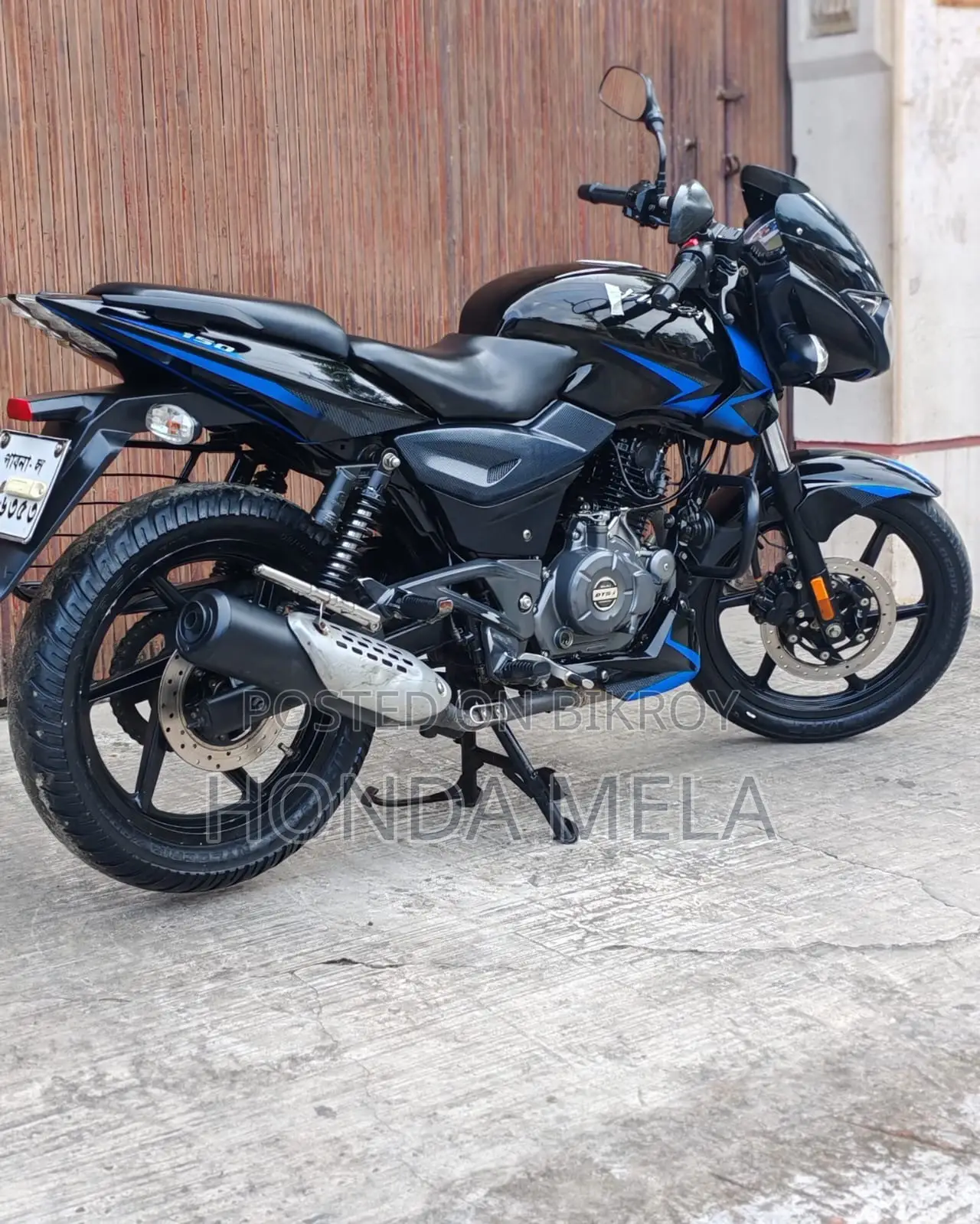 বাজাজ পালসার ১৫০ ২০২১ ব্ল্যাক