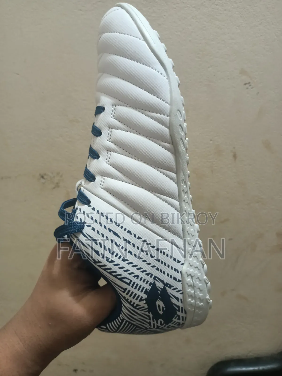 White & Navy Stylish Sports Shoes – Excellent Condition | Size 40