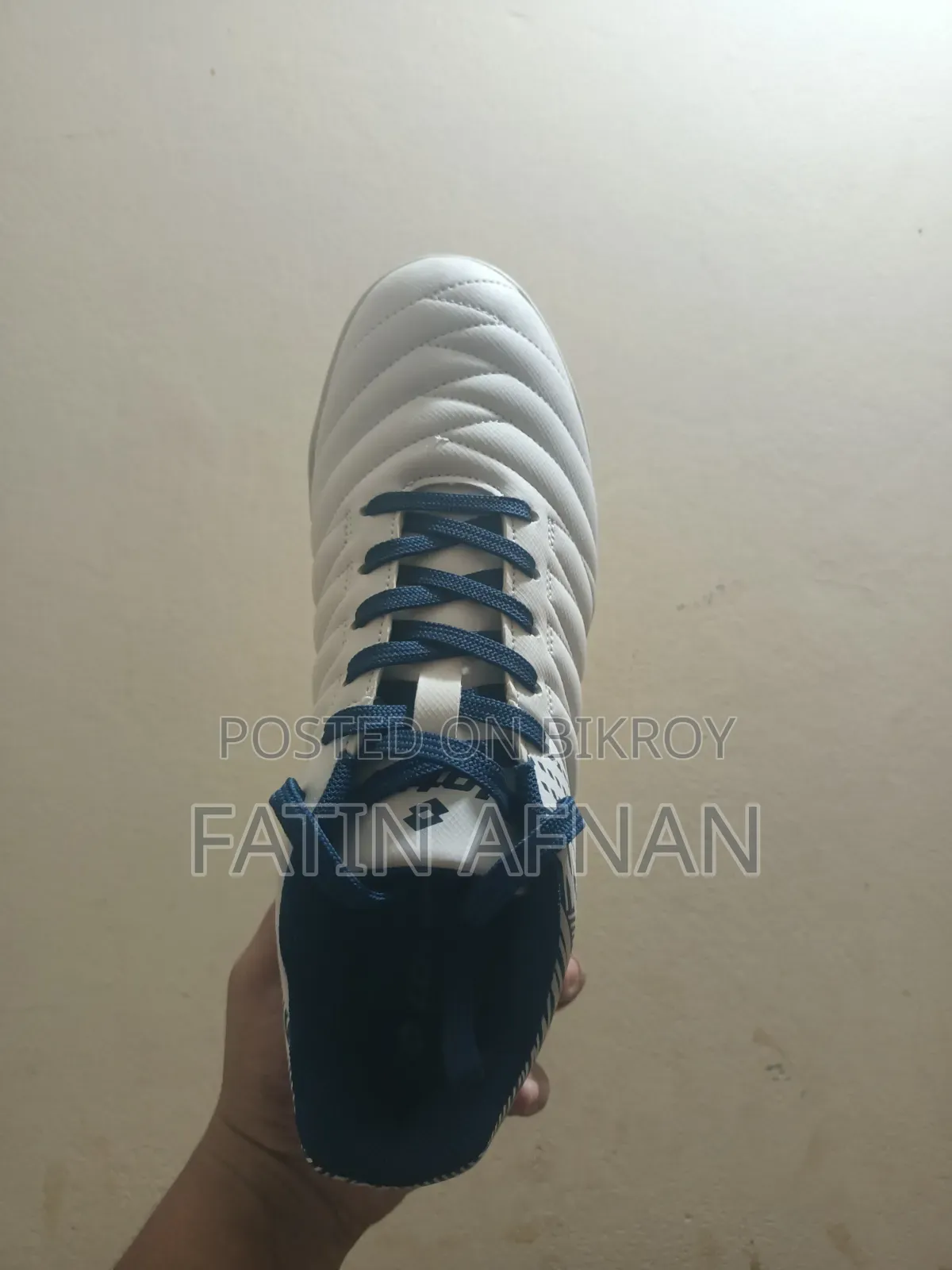 White & Navy Stylish Sports Shoes – Excellent Condition | Size 40