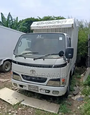 Toyota Dyna Cover Van 2002