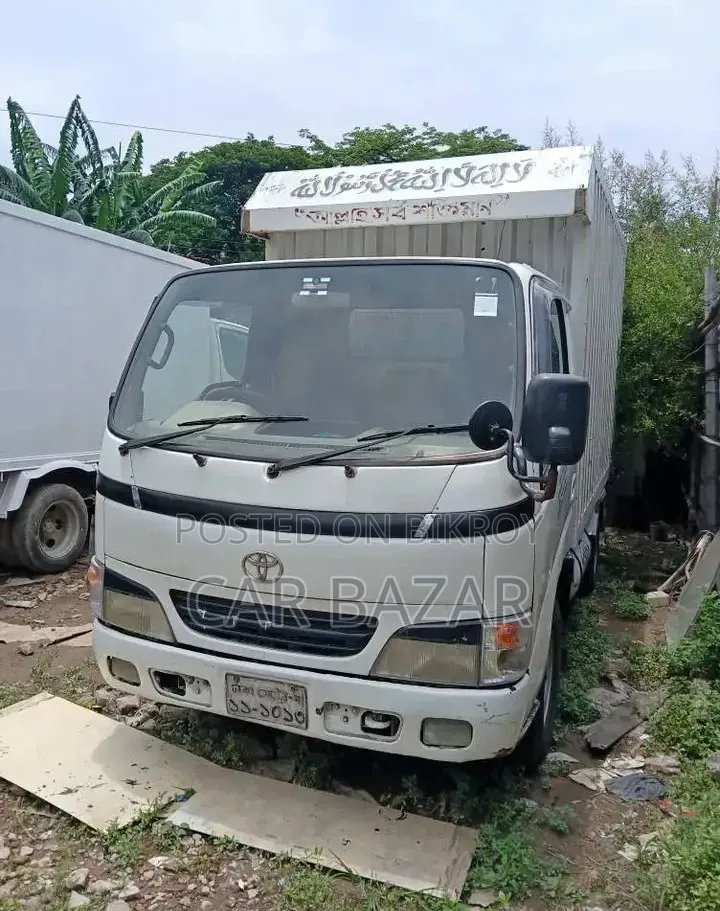 Toyota Dyna Cover Van 2002