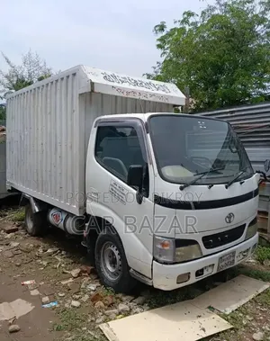 Toyota Dyna Cover Van 2002