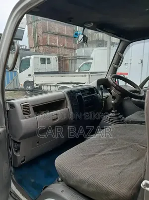 Toyota Dyna Cover Van 2002