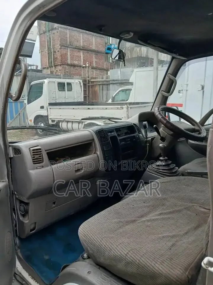 Toyota Dyna Cover Van 2002