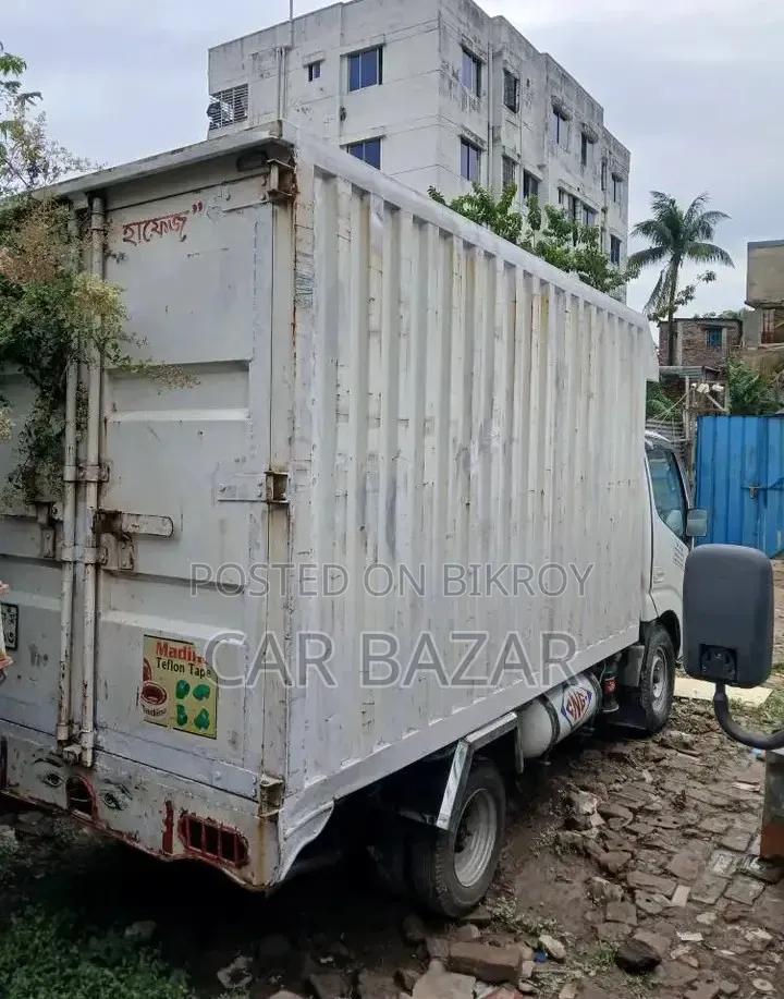 Toyota Dyna Cover Van 2002