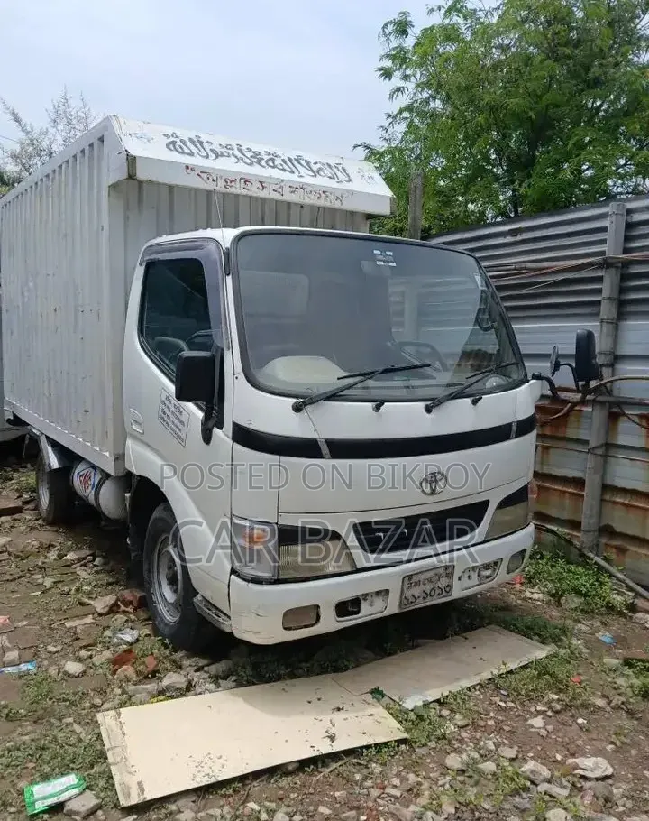 Toyota Dyna Cover Van 2002