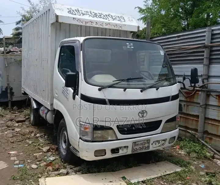 Toyota Dyna Cover Van 2002